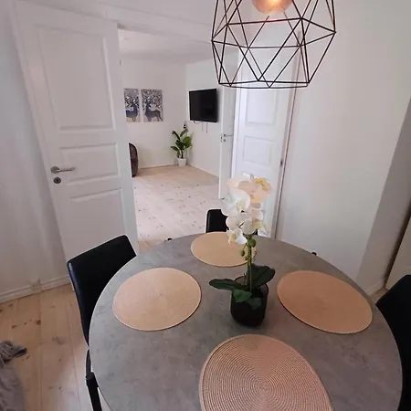 Charming 2 Bedroom Free Parking